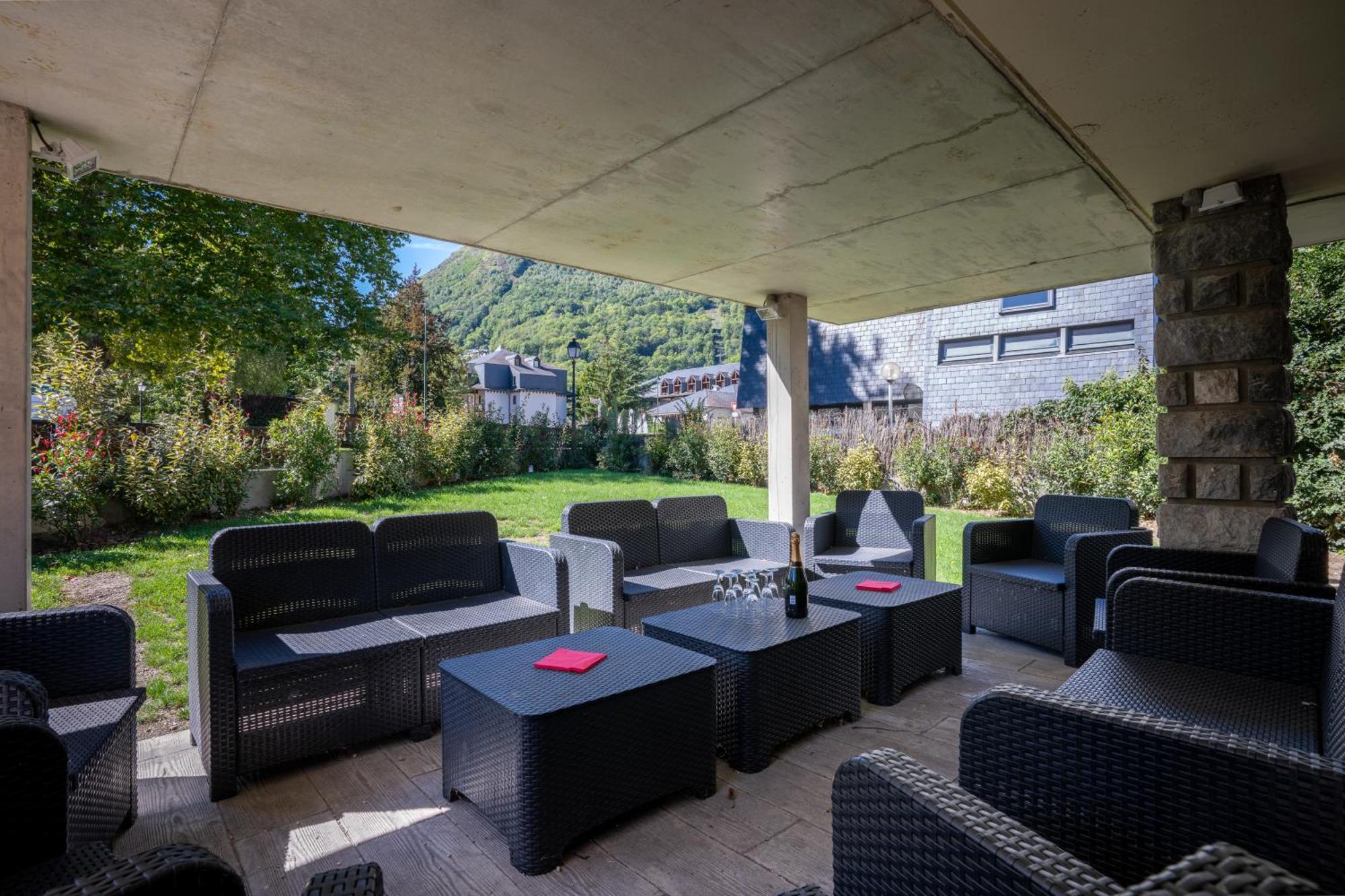 סן-לארי-סולאן Grand Chalet St-Lary Centre 13 A 15 Pers מראה חיצוני תמונה